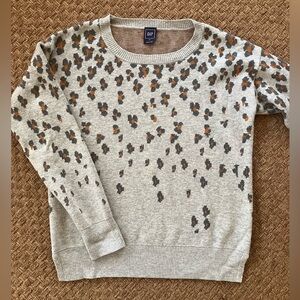 Cozy leopard print sweater in EUC